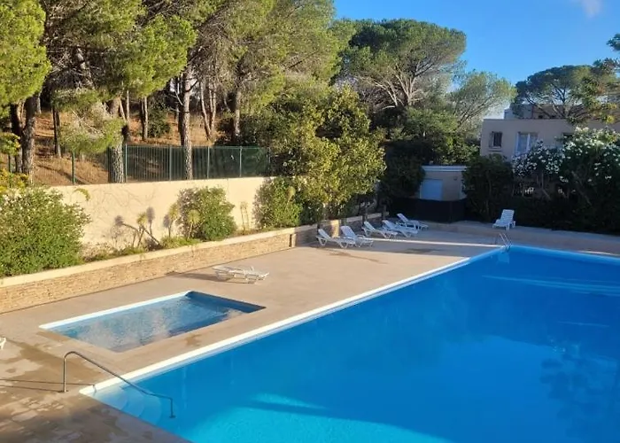 Lägenhet Avec Superbe Terrasse Pour 4 Personnes Le Lavandou